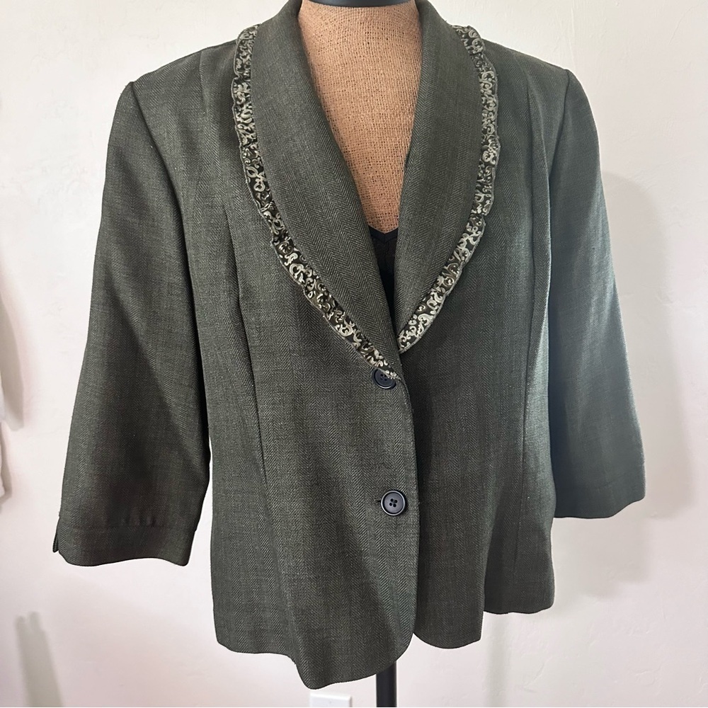Sage green tweed crop jacket 3/4 sleeve contrast ruffle trim unlined size 14‌